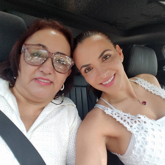 Meet your Posher, Lucia - Picture 1 of 1